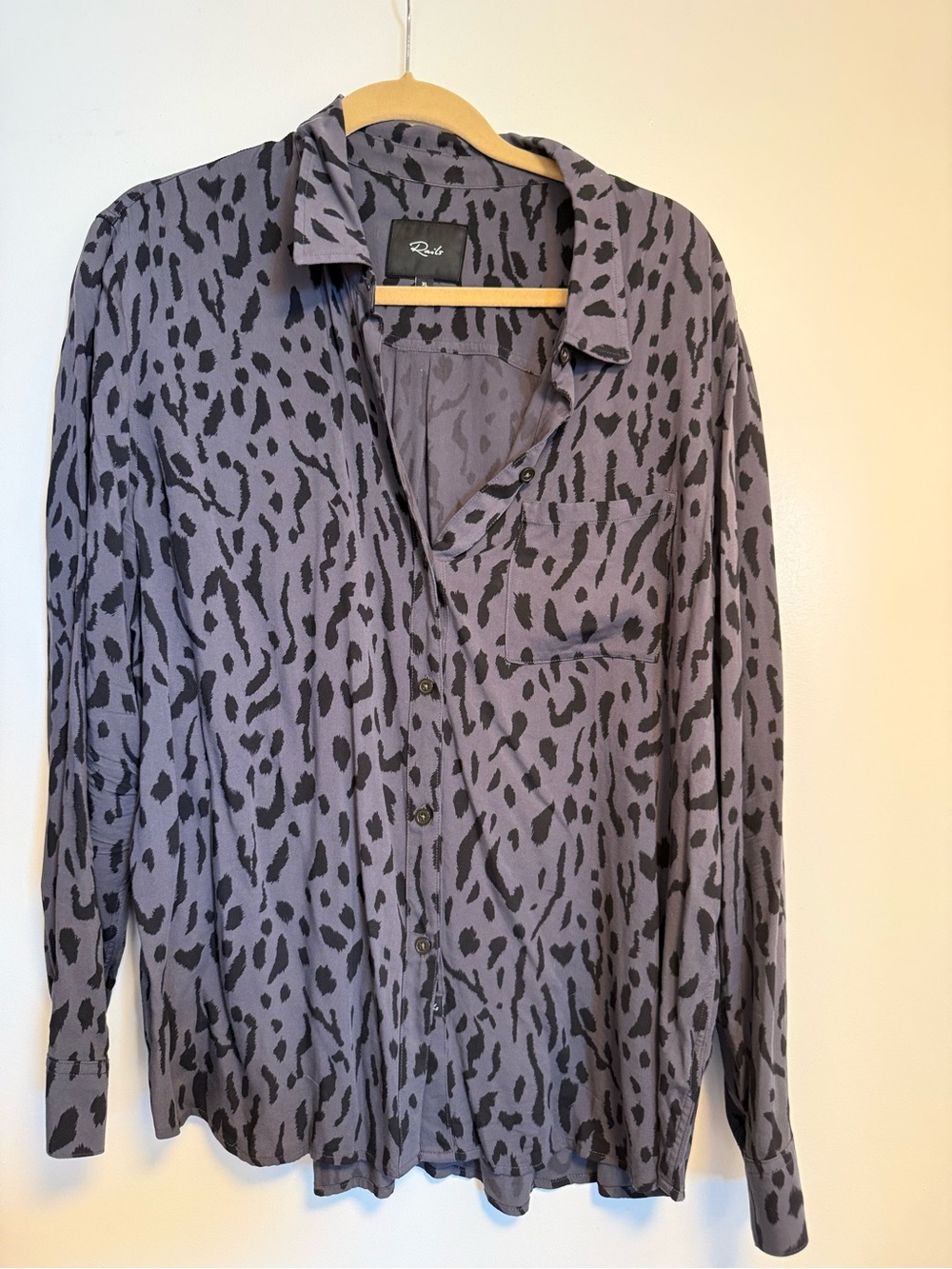 Long-Sleeve Button-Down Shirt in Grey Animal Print